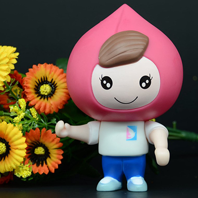 搪胶桃子公仔玩具礼品开发