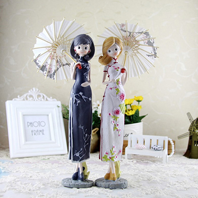 <b>中式旗袍树脂摆件</b>